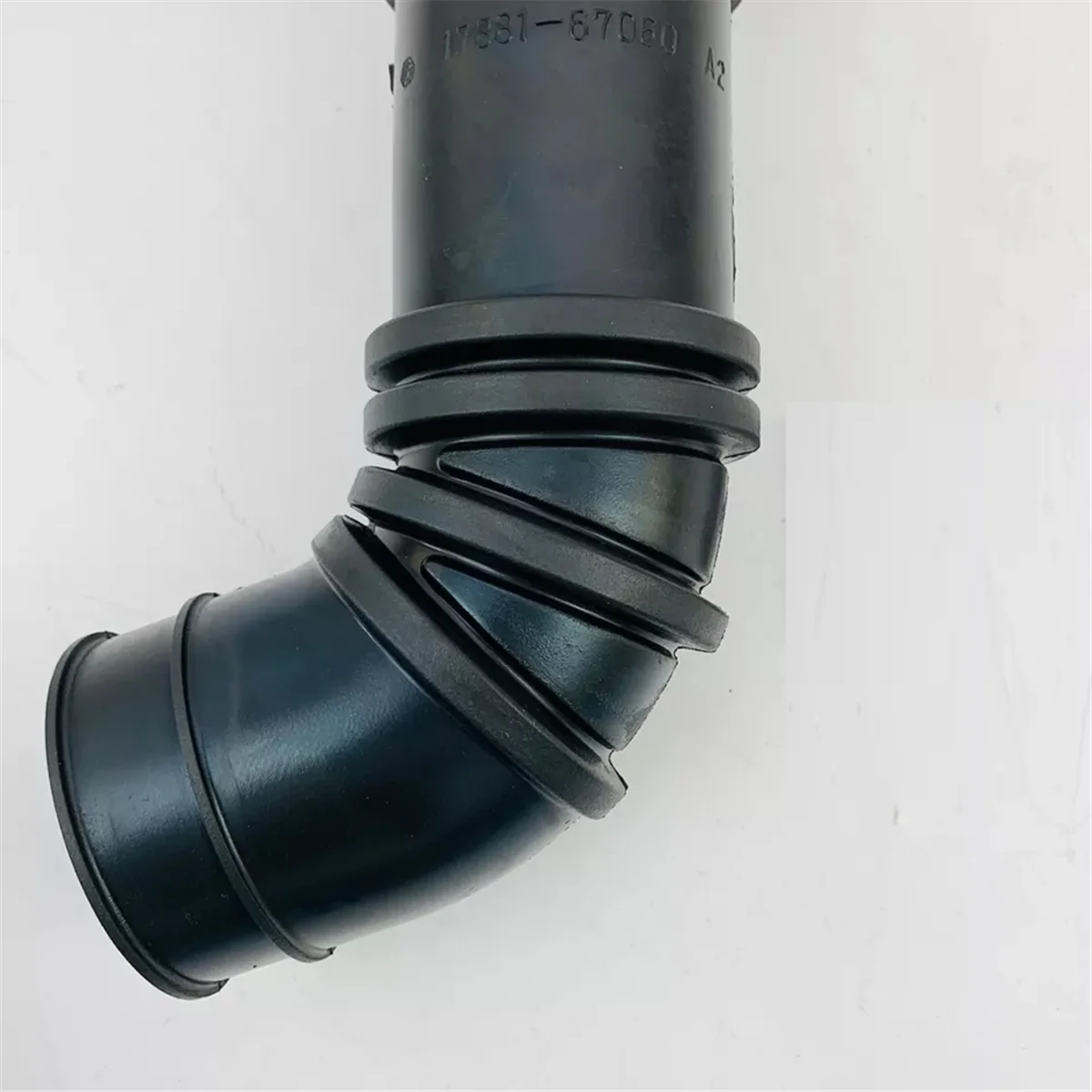 Selang pembersih udara 17881-67060 untuk Toyota LAND CRUISER 1788167060 17881 67060