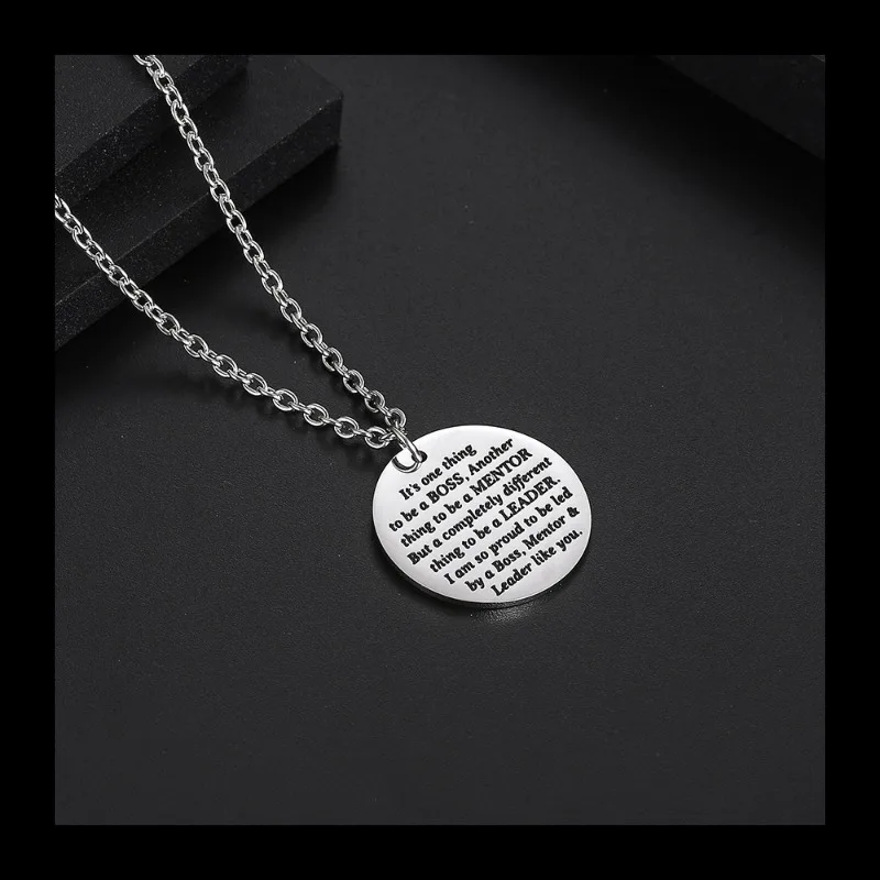 شخصية قلادة الفتيان والفتيات المتخصصة الإنجليزية جولة العلامة التجارية قلادة هدية انفجار