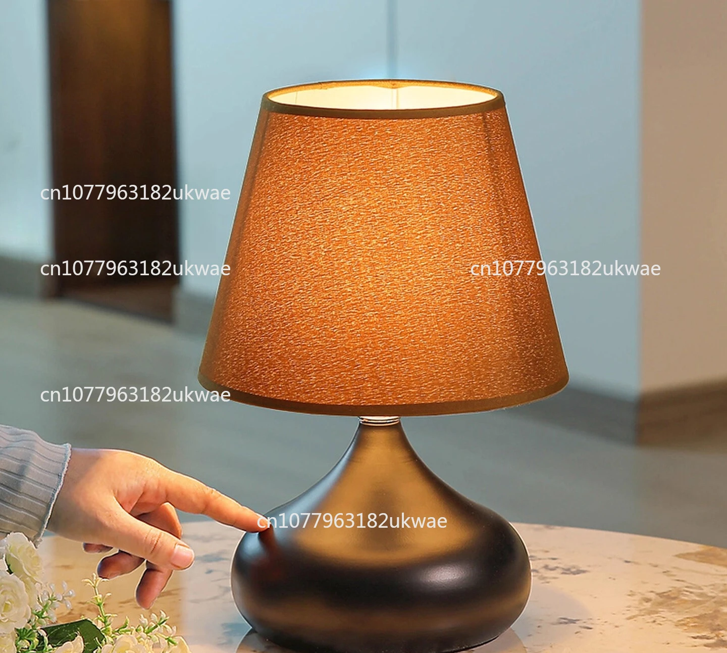 

Nordic master bedroom bedside lamp, modern creative retro high-end light luxury desk lamp