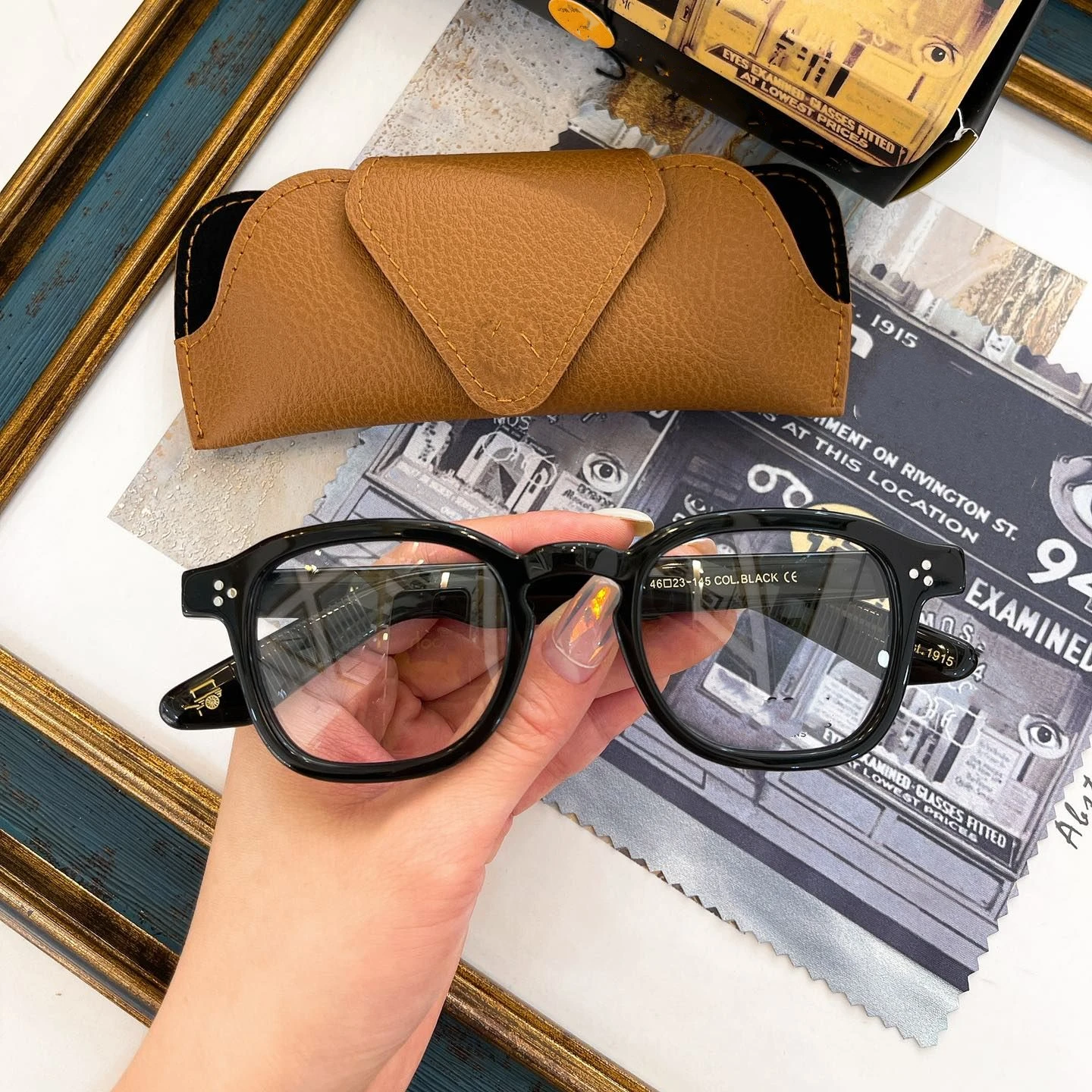 

Original Johnny Depp MOMZA Popular Transparent Lenses Casual Men Sunglasses Premium Luxury Design Retro Women Couple Eyewear