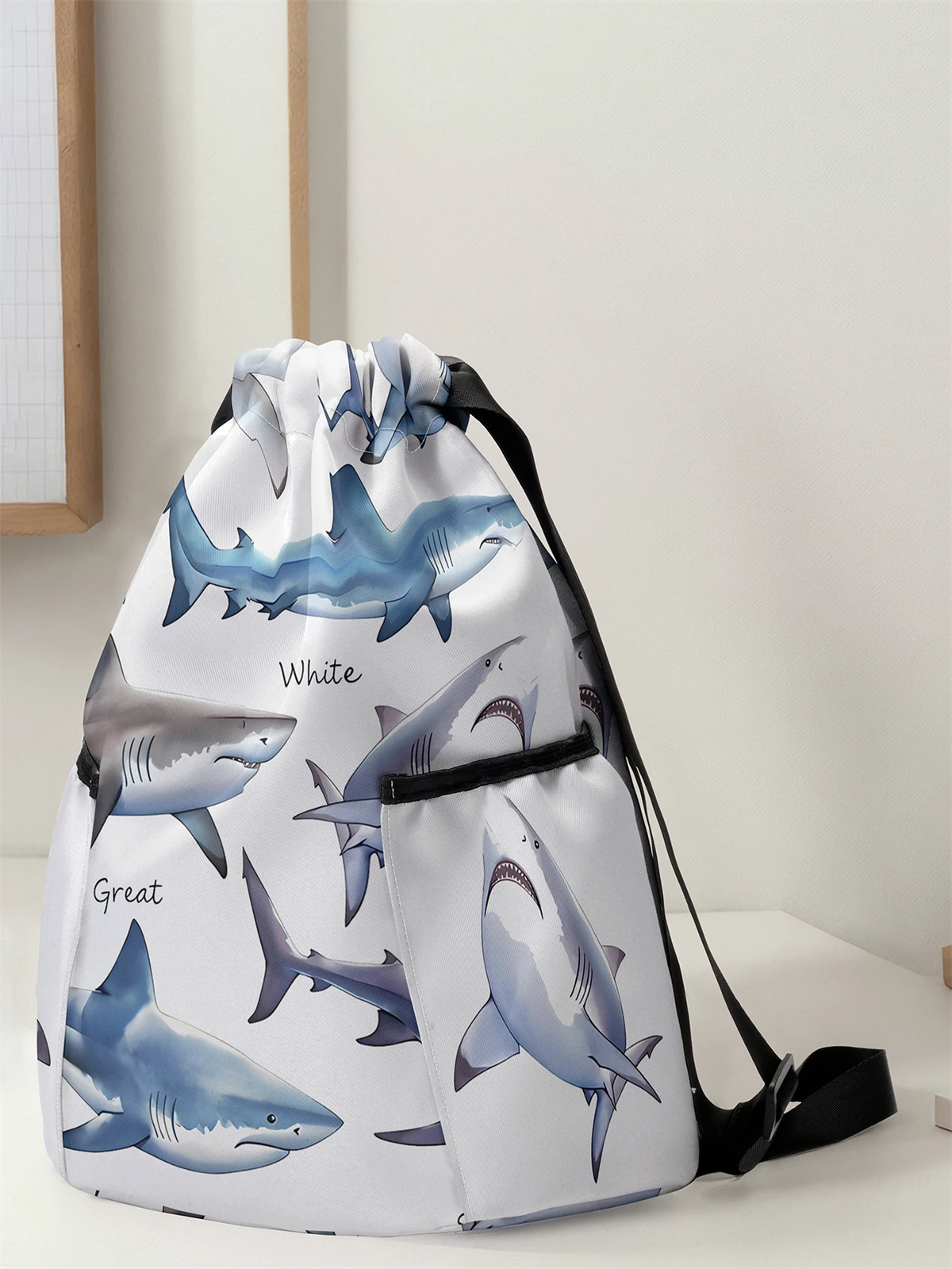 حقيبة ظهر برباط بنمط القرش - حقيبة لياقة بدنية متينة ذات سعة كبيرة، أشرطة كتف قابلة للتعديل، حقيبة ظهر رياضية للشاطئ