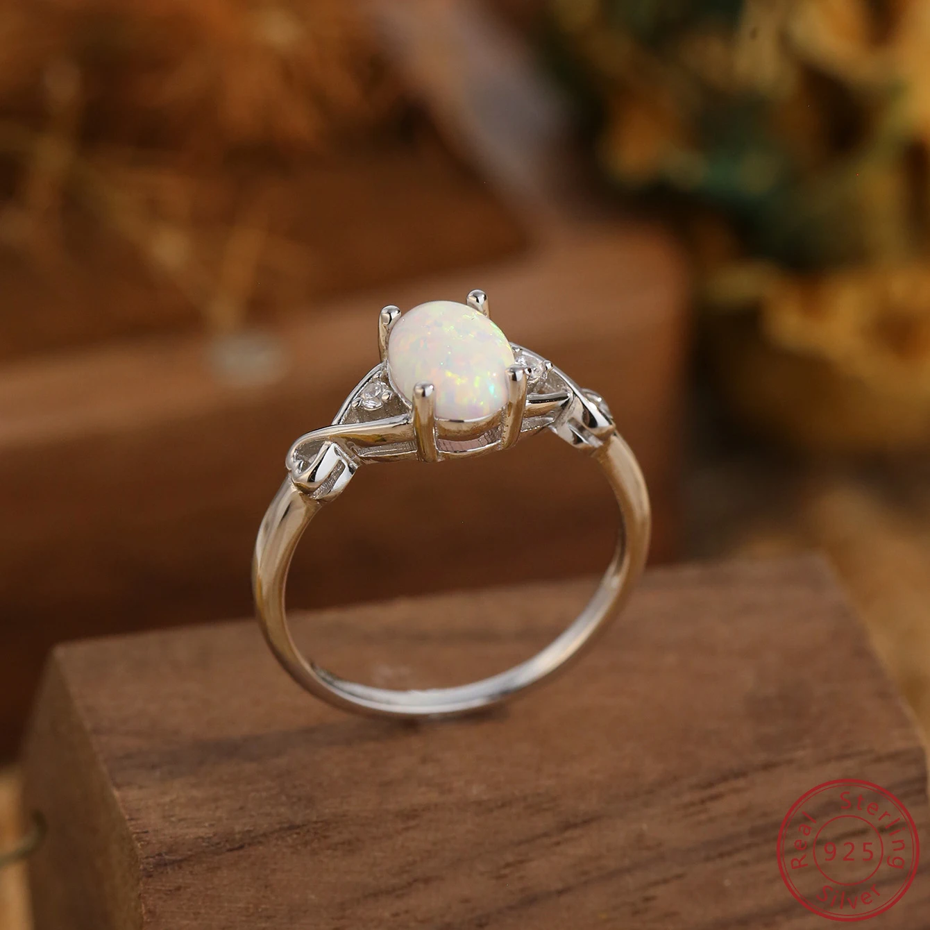 100% 925 Sterling Silver Women\'s Ring oval White Opal Simple Classic Design for Engagement or Party Best Choice for Gift