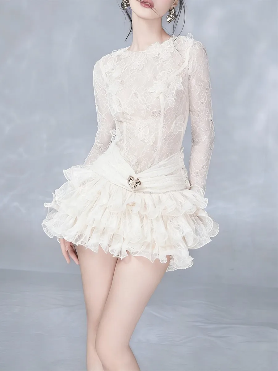 เดรสสั้นผ้าลูกไม้ซีทรูแต่งระบาย แขนยาว คอทรงกลม ดีไซน์เก๋ สำหรับผู้หญิง รุ่นใหม่จาก TWOTWINSTYLE