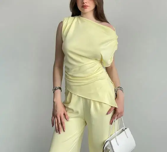 Комплект из двух предметов, женский наряд, весна 2024, новый однотонный комплект без рукавов с наклонным воротником и неровным подолом, топ и карман, прямые брюки