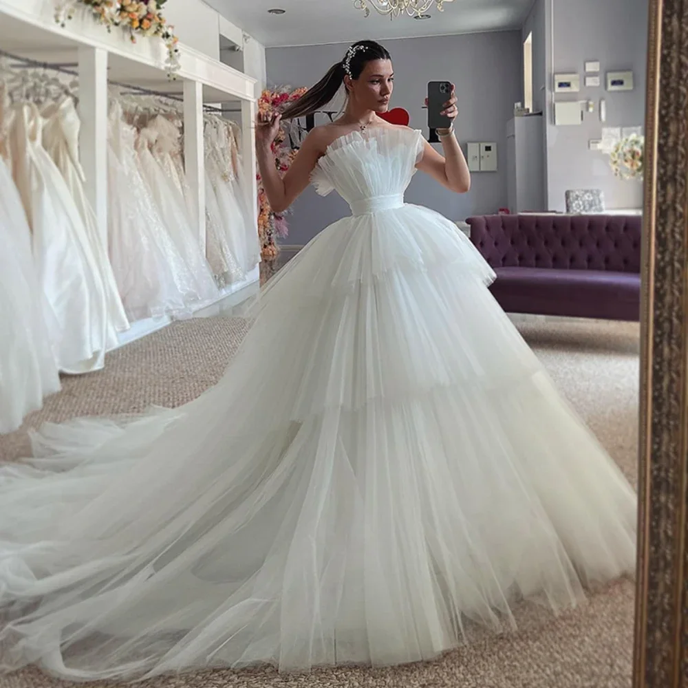 

White Tiered Pleat Wedding Dresses Elegant Strapless Sleeveless Floor Length Ball Gowns Fashion Court Train Bride Dresses 2024