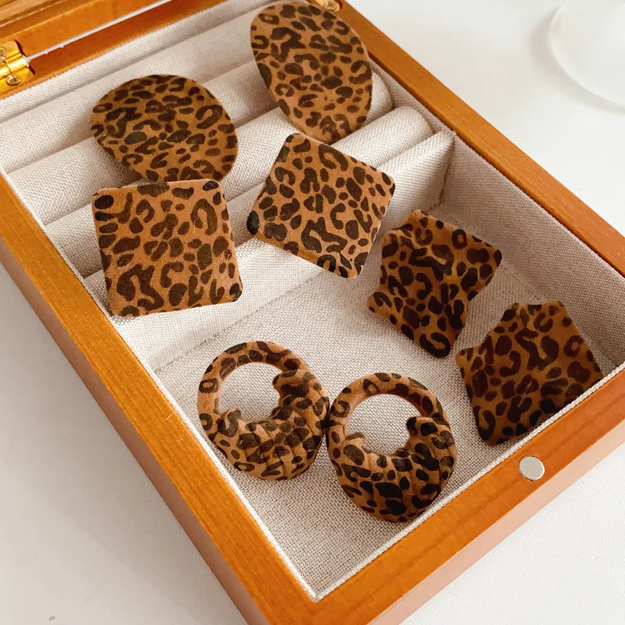 Retro Flocking Leopard Print Earrings for Women Minimalist Fashion Geometric Round Square Earrings Winter Fashion Ear Jewelry K