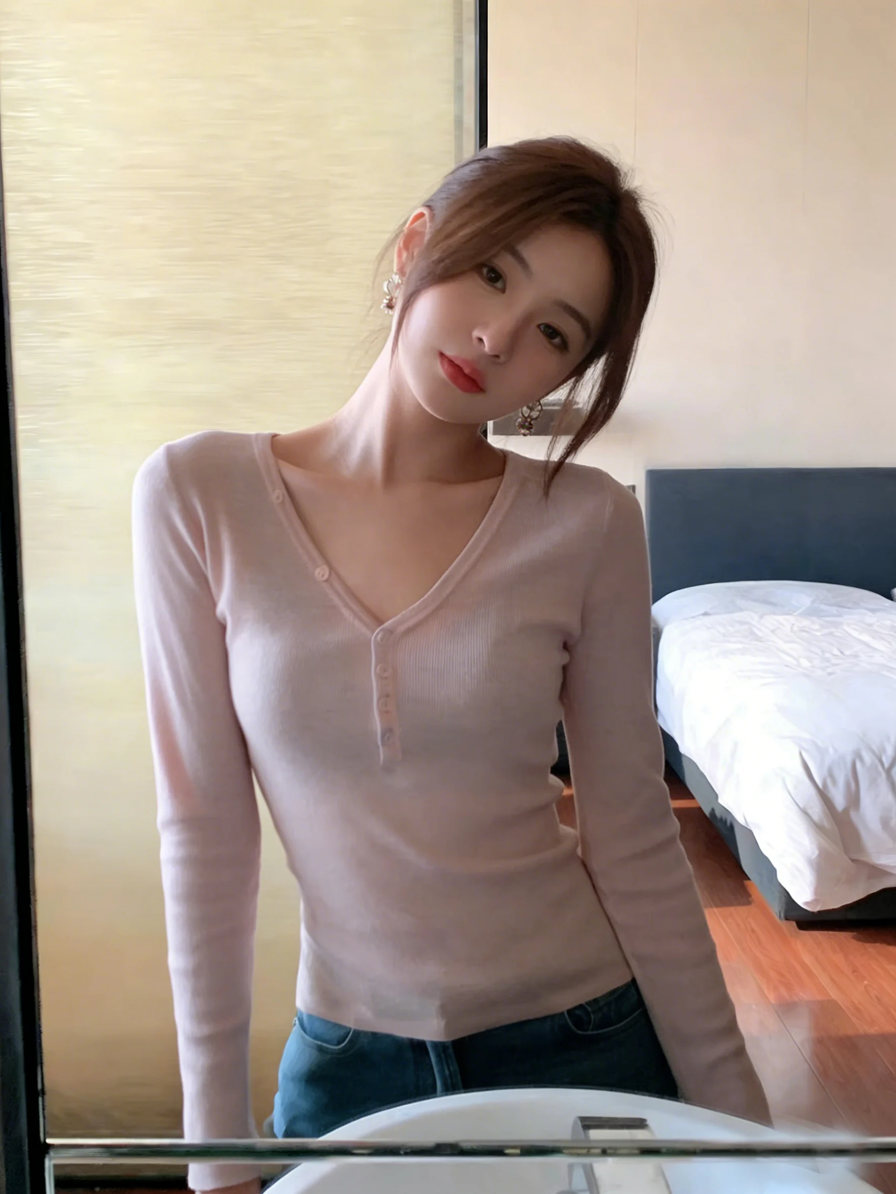 Stylish Unique V-Neck Button Long Sleeve Knitted Sweater Women's Slim Fit Spring New Arrival Fashionable Small Top