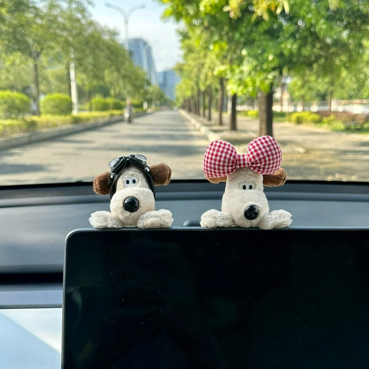 Car interior decoration center control screen car doll cute pilot dog doll party car shield decoration