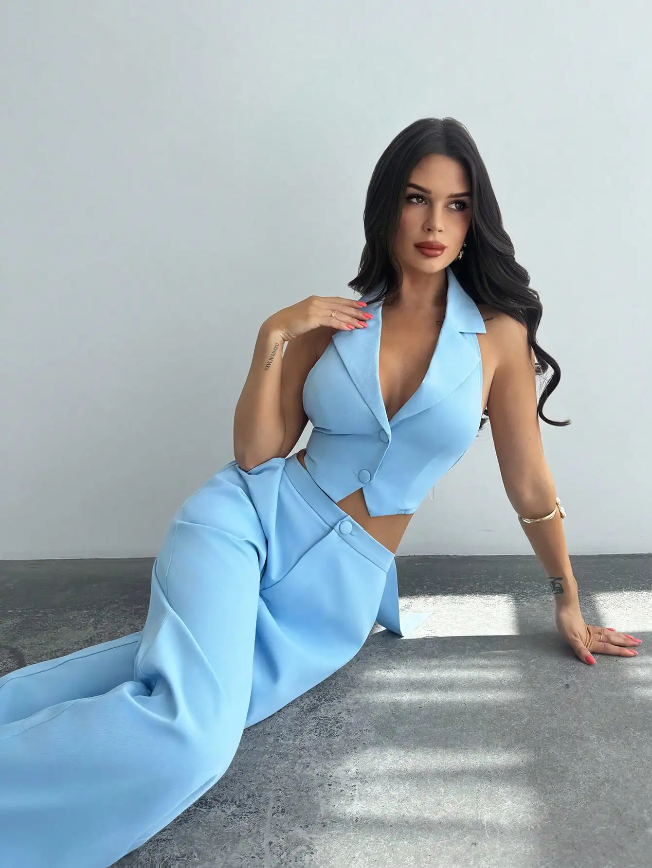 

Женский комплект из светло-голубого топа-халтера и брюк с широкими штанинами для вечеринок, свиданий, отпуска