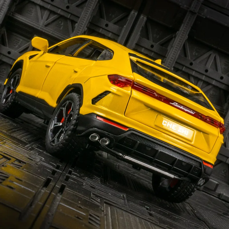 

1:24 Lamborghini URUS alloy car model toy car acousto-optic pull-back door and hood trunk can be opened