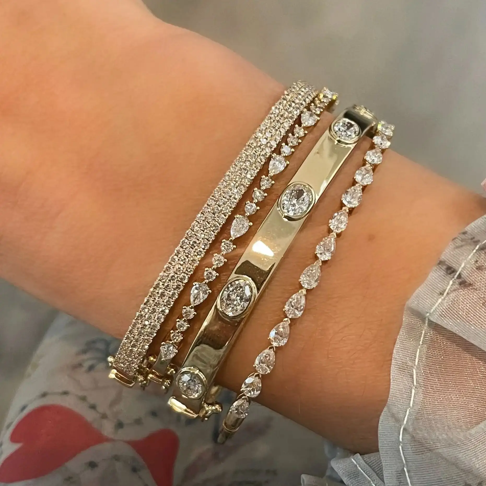 Classic Geometric Oval Cz Bangles 58mm Paved White Cubic Zirconia Gold and Platinum Plated Color Women Bracelet Fashion Jewelry