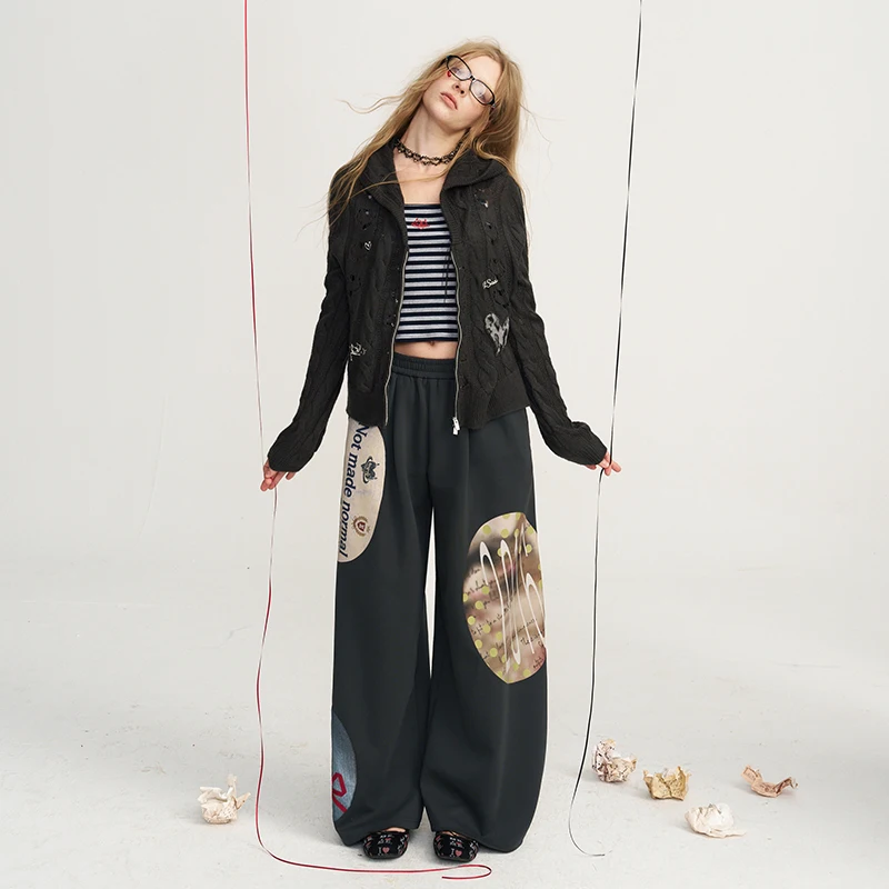 ELFSACK Women's Loose Wide Leg Pants with Text & Number Graphic Print, Casual Style for Everyday Outdoor