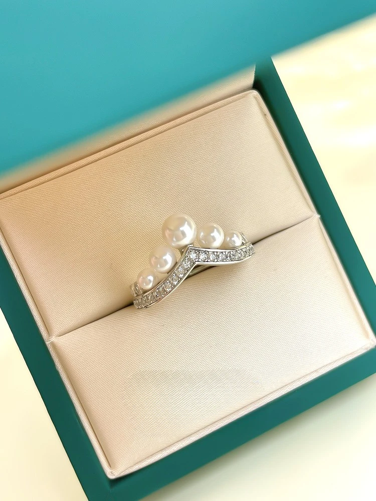 Design A High Gloss White Pearl 925 Silver Ring Paired with A Crown Pearl V-shaped Light Luxury Engagement Jewelry for Women