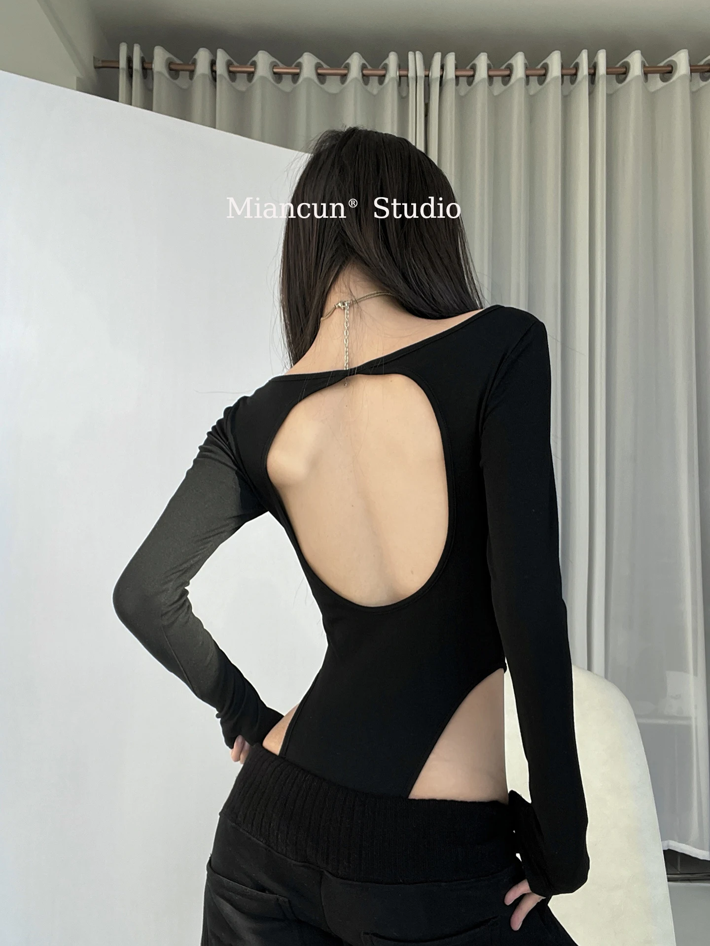 Sexy Long Sleeve Backless Design Women's T-shirt Form-Fitting Spicy Girl Style Spring Fashion Low round Neck Pullover Top