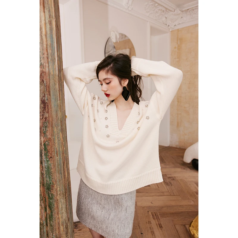 

Свитер Rosebanks Flower Par Lazy Casual Blogger, белый, с V-образным вырезом, с дизайном из бусин, из смесовой шерсти и полиэстера, комфортный крой