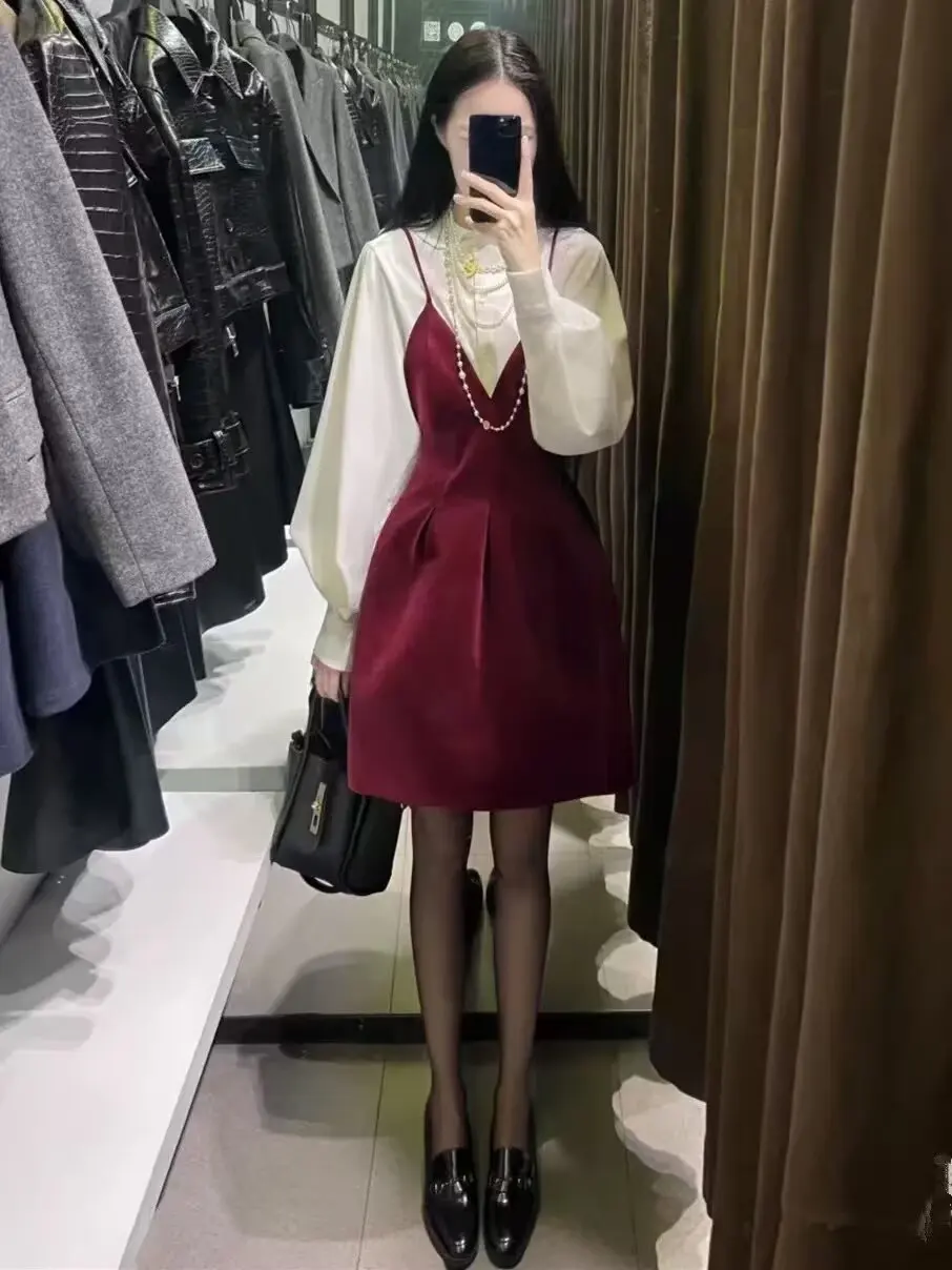 Dress 2024 Autumn/Winter New Product Women's Wear European and American Hepburn Style Western Velvet V-neck Strap Short Dress