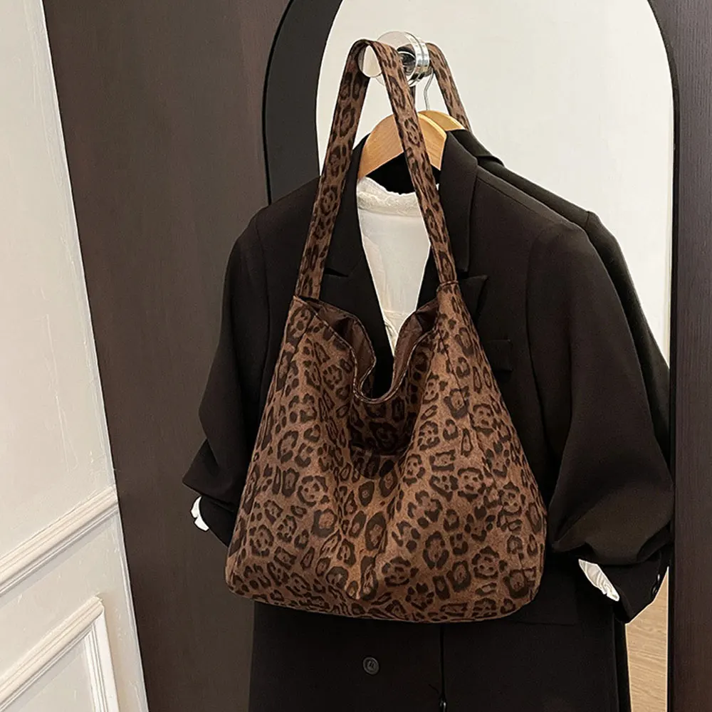 Koreanische Nischen-Canvas-Tasche mit Leopardenmuster, neue lässige Schultertasche für Herbst und Winter, geräumige Pendler-Tragetasche – Detail 1