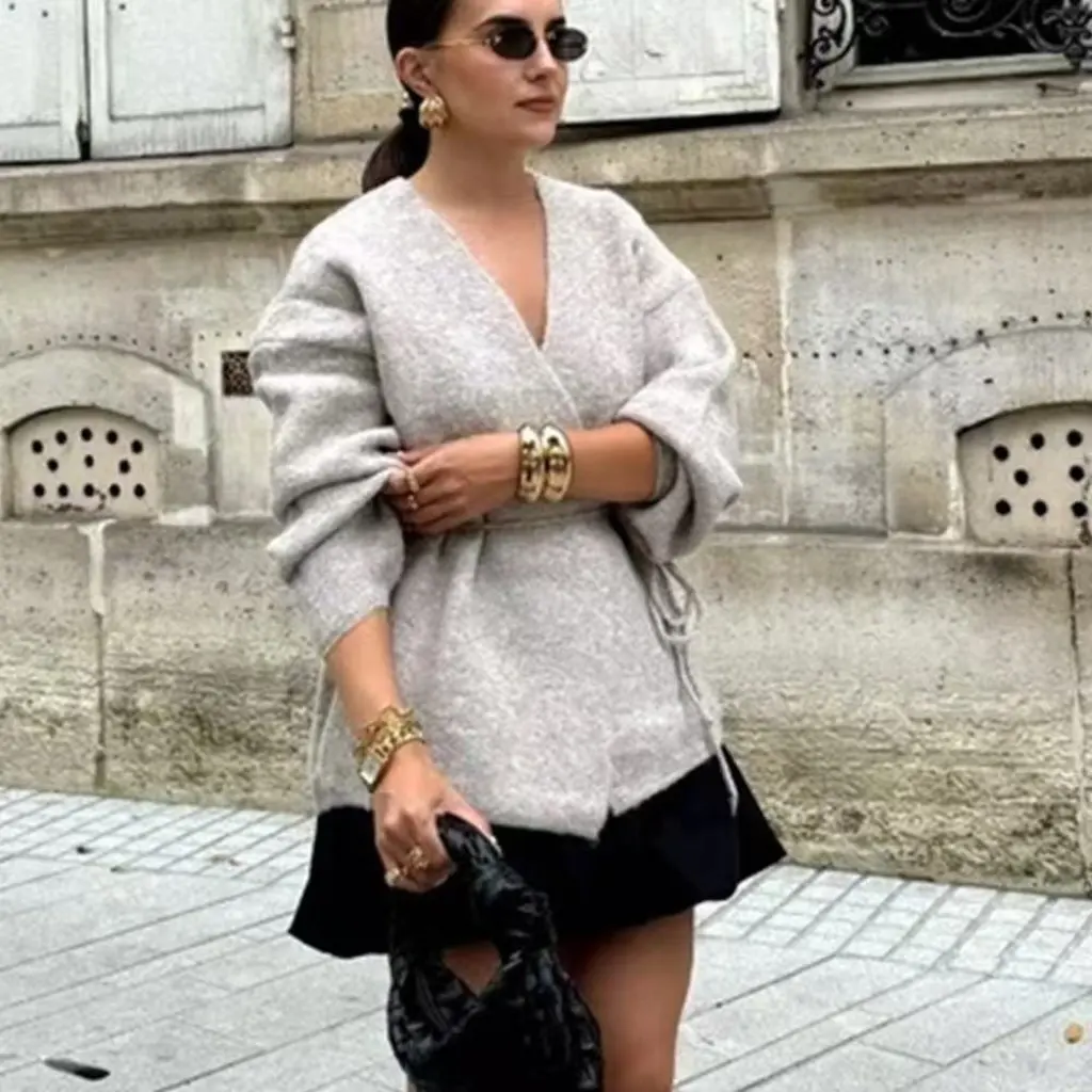 

Spring Women's V-Neck Long Sleeve Cardigan Sweater Simple Street Fashion European American Style New Arrival