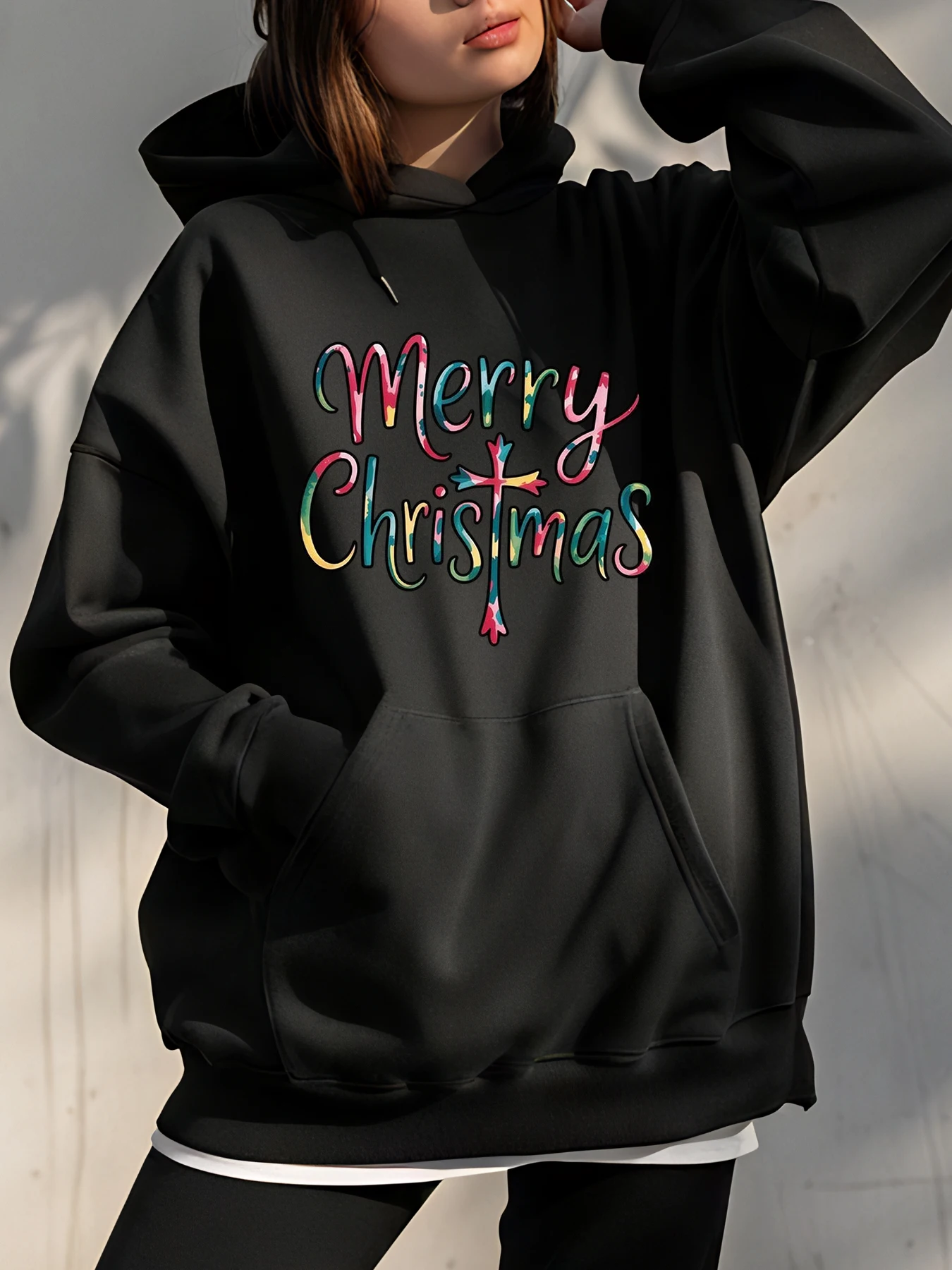 

Толстовка с рождественским принтом и красочным рождественским текстом и крестом для женщин, зимняя одежда для улицы