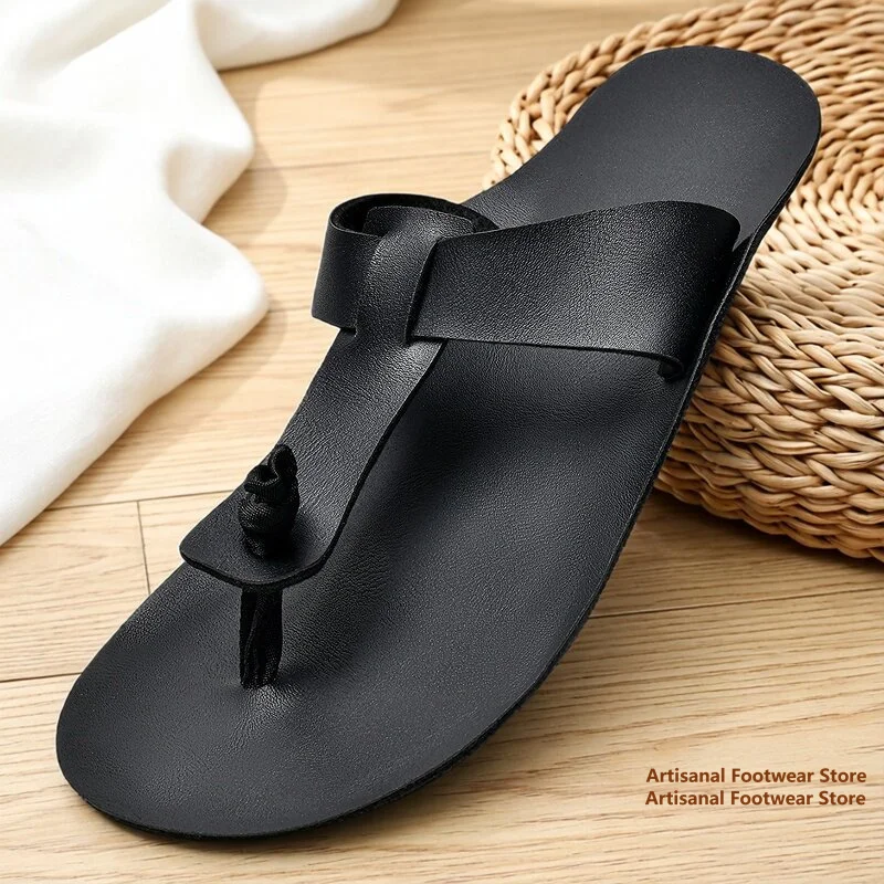 Men Retro Leather Flip Flops Summer Casual Flat Sandals Non-Slip Open Toe Slip-On Beach Slippers Comfort Summer Slide Sandals