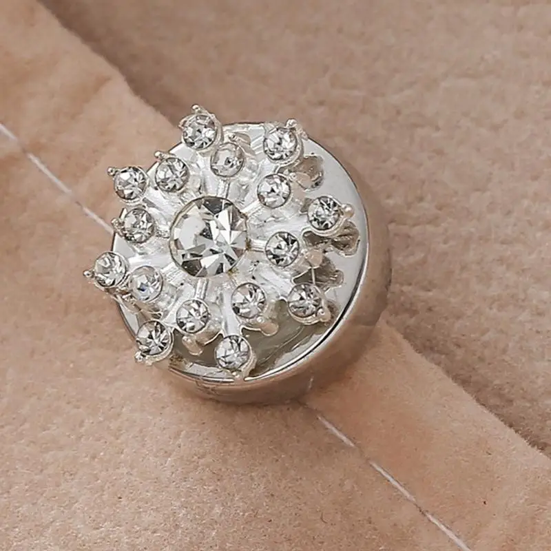 A52E Silver Tone Snowflake Cuff Links with Clear Stone Detail, 4 Piece Dress Shirt Accessory Set for Banquet Wear, Meetings and