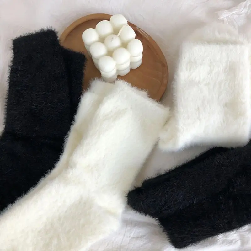 Chaussette en velours de vison poilu confortable automne hiver bonneterie épaissie peluche chaud sol sommeil maison chaussettes moelleux blanc noir chaussettes douces