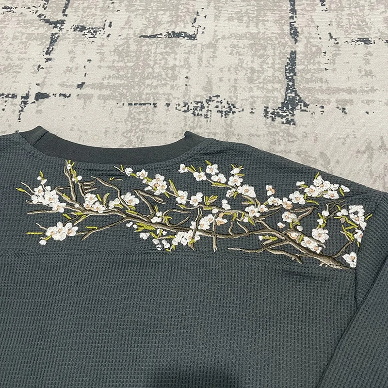 Best Quality Charcoal Gray Waffle Base T-Shirt Men Women Simple Couple Plum Blossom Embroidery Long Sleeve T Shirt With Tags