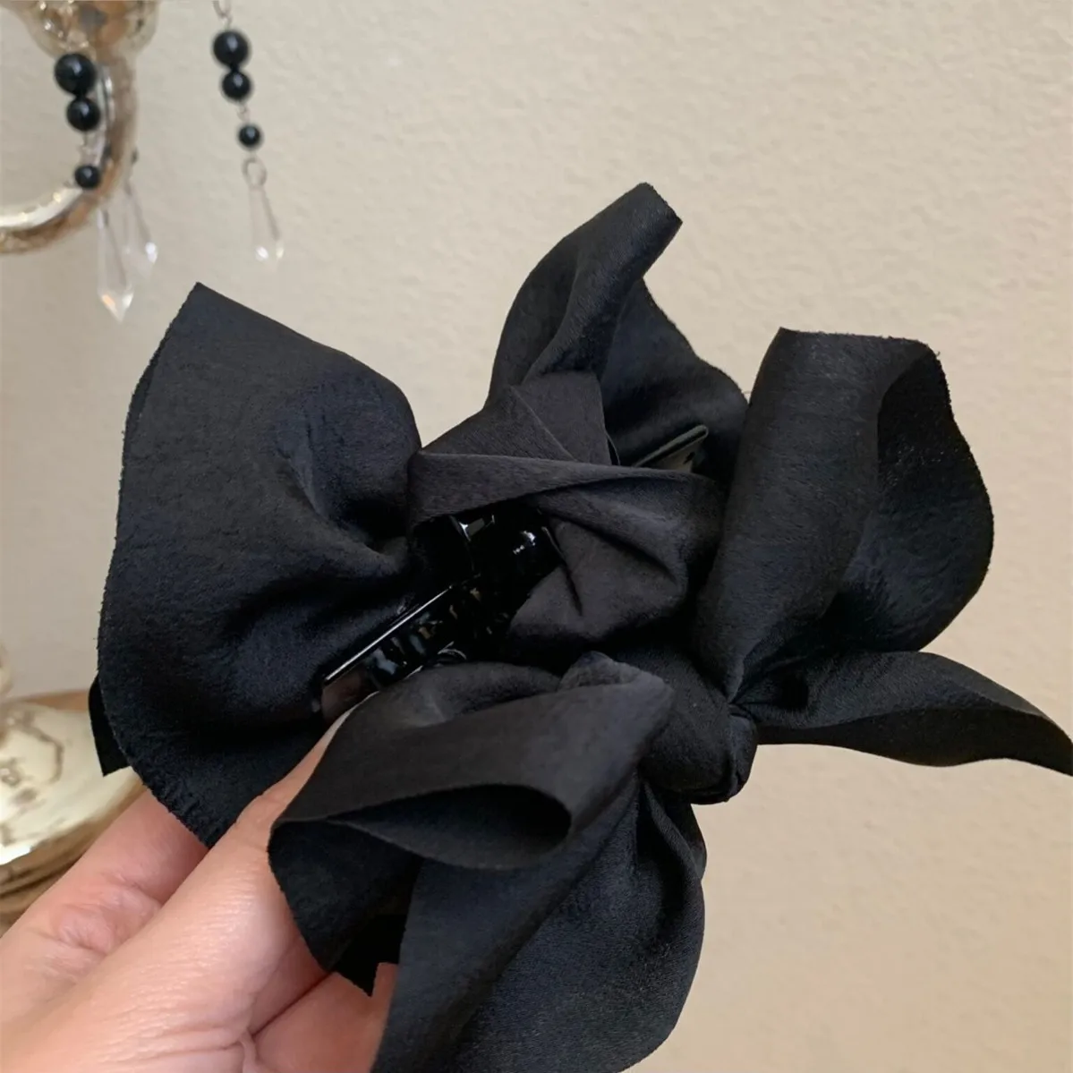 2026 Large Fabric Large Bow Grasping Clip Retro Ponytail Braid Claw Clip Trendy Sweet Girl Hair Clip Delicate Hair Accessories view 3