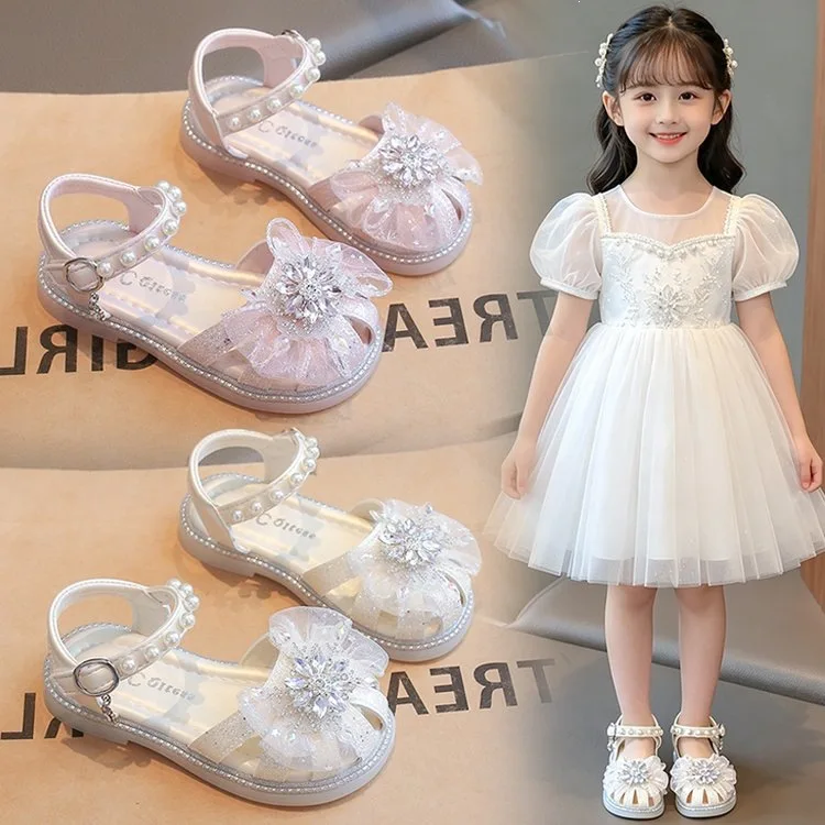 Soft Bottom Fashion Kids Performance Shoes 2026 New Girls Sequins Crystal Princess Sandals Children Toes Capped Hollow Out Shoes