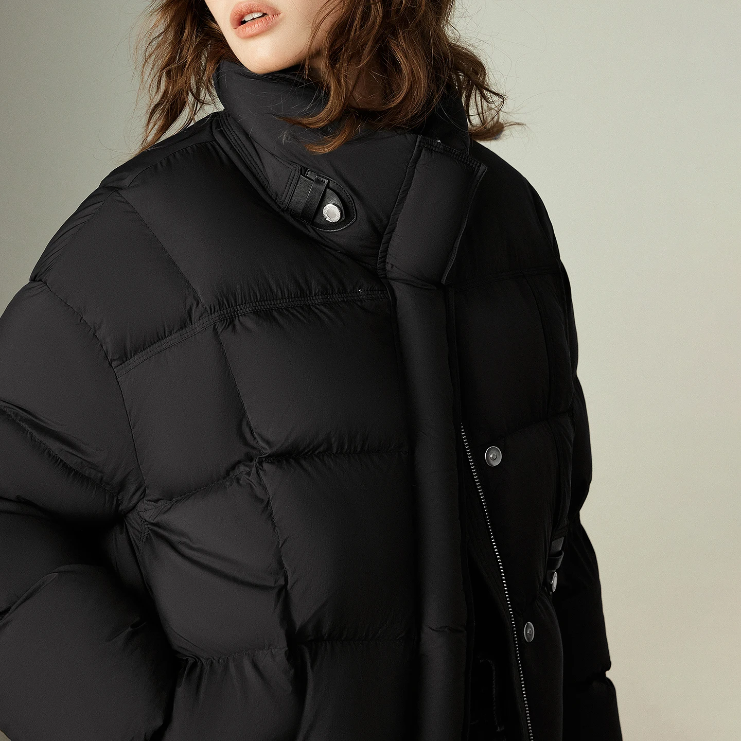 TOYOUTH سترات نسائية شتاء 2025 جديدة فائقة النعومة منتفخة دافئة كريبي كعكة عالية الوقوف طوق أبيض بطة أسفل ملابس خارجية #4