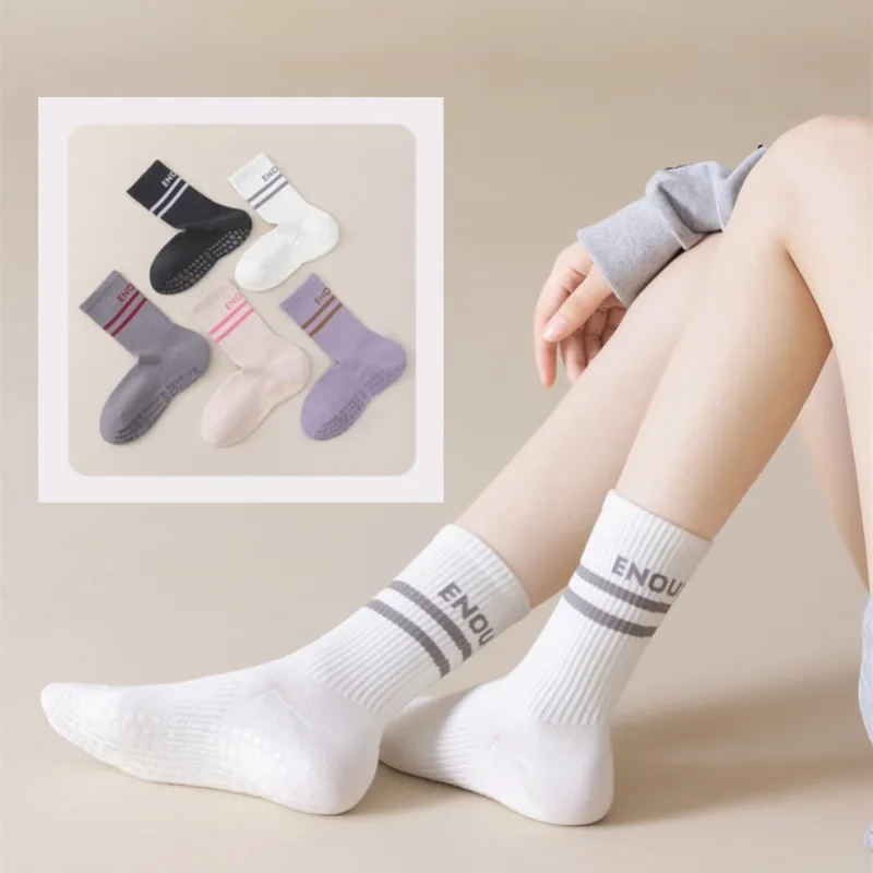 

Носки для йоги, женские профессиональные силиконовые противоскользящие носки для пилатеса, полосатые носки с надписью для домашнего пола, тренажерного зала, фитнеса, средние спортивные носки