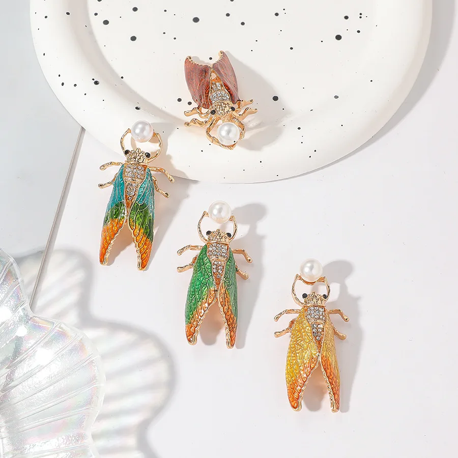Diamond studded insect cardigan, cicada brooch, accessory brooch, stunning pearl enamel painted oil cicada brooch