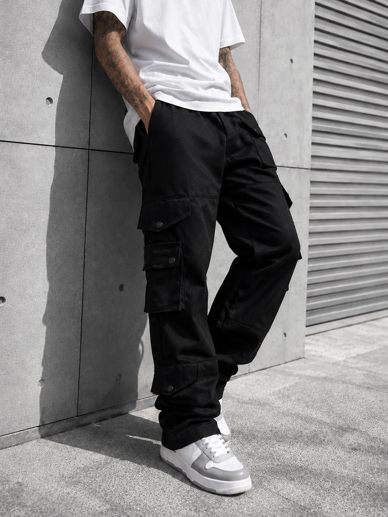 Herren Cargo-Hose mit mehreren Taschen, lockerer Passform, geradem Bein und Reißverschluss am Saum, lässige Streetwear-Utility-Hose – Detail 2