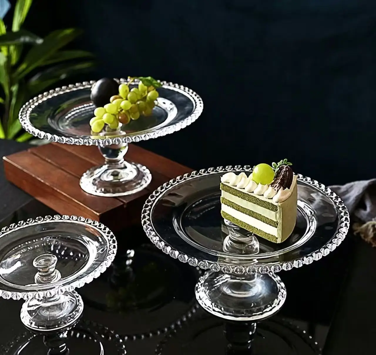 Luxury Transparent Glass Cake Rack with Glass Cover Birthday Dessert Display Table Wedding Dim Sum Tray