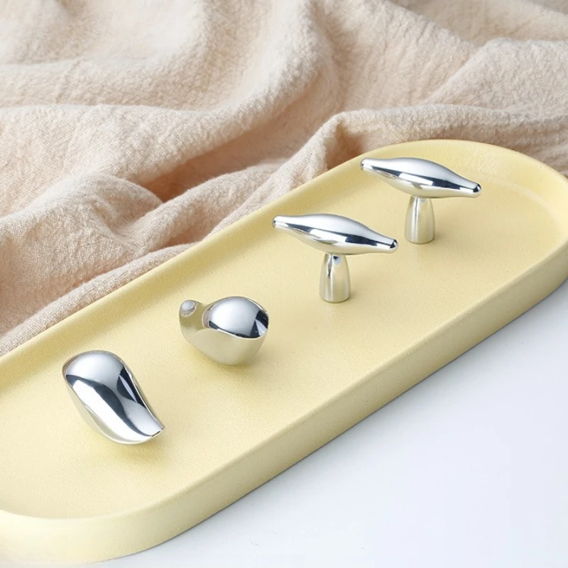 Chrome Cabinet Handle – Light Luxury Single-Hole Drawer Knob Creative Kitchen Cabinet Shoe Rack Door Pull Modern Furniture Handl