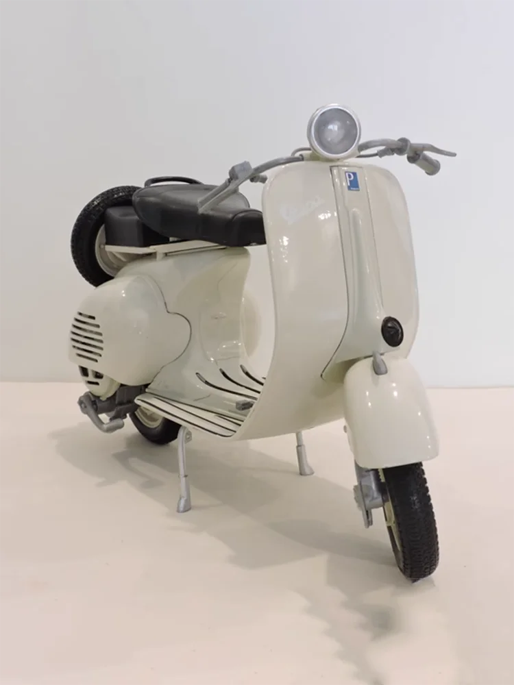 Diecast 1:6 Scale Vespa Two-wheeled Pedals 2-person Motorcycle Model Finished Simulation Collection Decoration Gift Toys Display