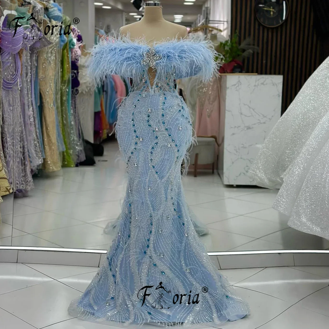 ชุดราตรีสีฟ้าอ่อนแบบเมอร์เมดสุดหรูจากดูไบ ประดับด้วยลูกปัด คริสตัล ขนนก ชุดราตรีงานเลี้ยงแบบอาหรับ ชุดออกงานพรอม ชุดราตรี