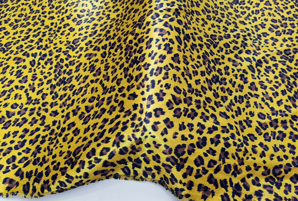 1 Meter x 1,48 Meter Afrika-Leopardenmuster Satinstoff für Schals, Kleider, Pyjamas und Futter – Detail 34