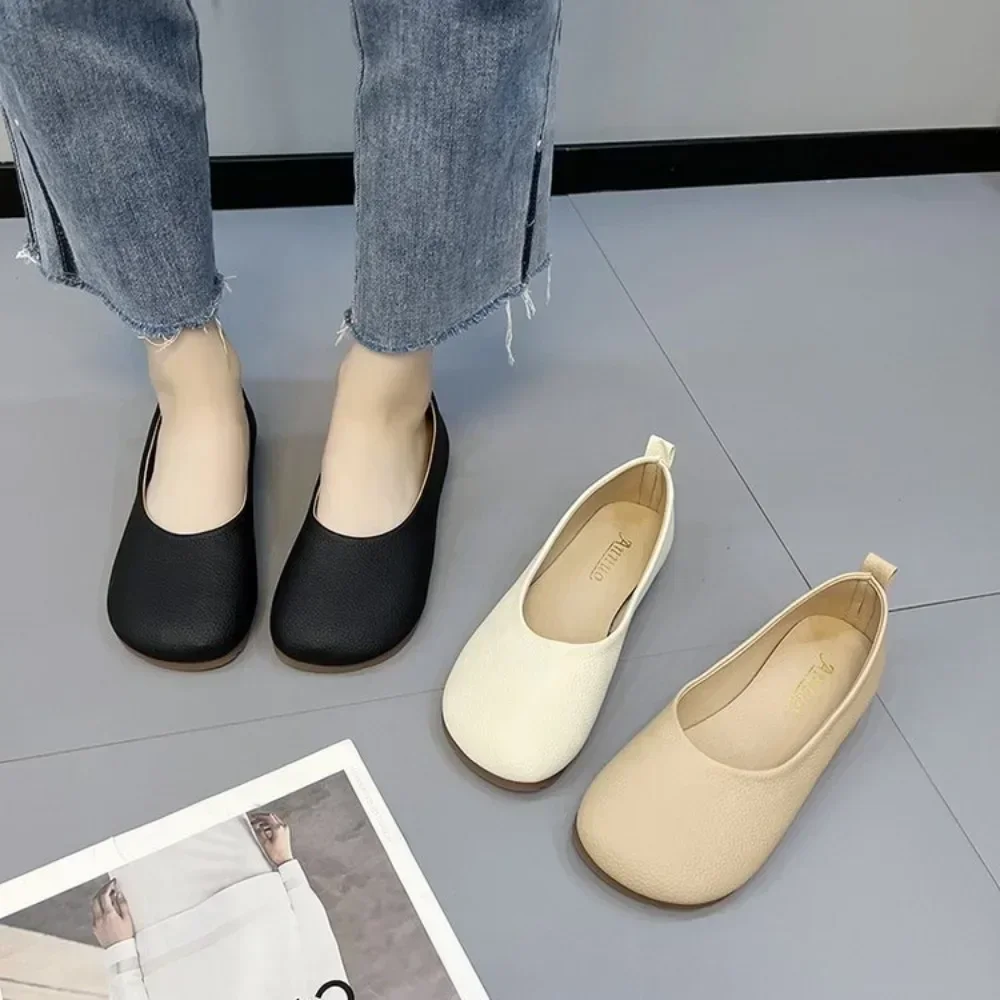 2024 Wiosna Jesień Kobiety Wsuwane Skórzane Loafersy Lady Casual Round Toe Cute Flats Nurse Shoes Sneaker Fashion Ballet Shoe