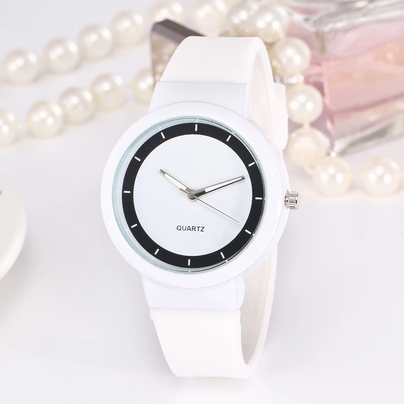 Cross border New Geneva Simple Casual Candy Color Silicone Watch Fashion Male and Female Student Couple Performance Goods