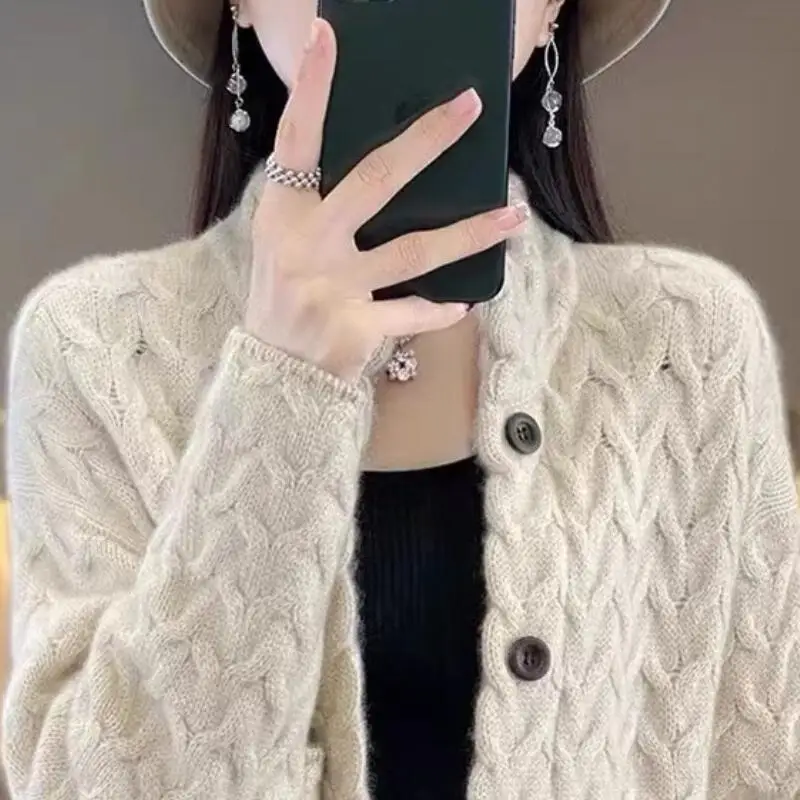 เสื้อคลุมไหมพรมแฟชั่นสไตล์เกาหลี รุ่นใหม่ ปี 2026 สำหรับผู้หญิง ฤดูใบไม้ร่วง ฤดูหนาว ทรงหลวม คอตั้ง ยาว