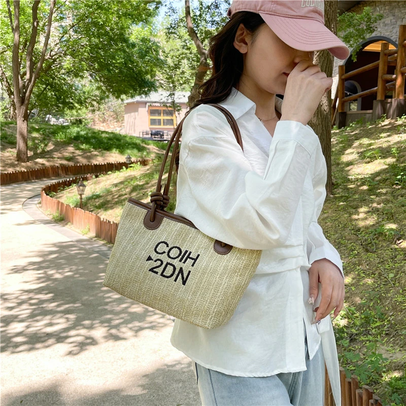 

Luxury Designer Paris Fashion Clutch Mini Bag Stylish Solid Color For Leisure Women Elegant