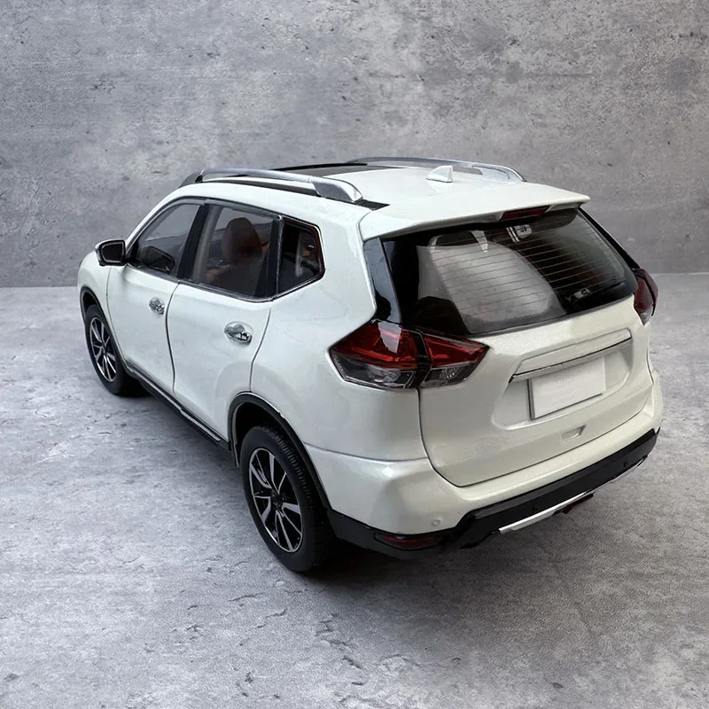 Modèle de voiture moulé sous pression en alliage Nissan X-TRAIL 2018, génération 1:18, intérieur détaillé avec pièces d'ouverture, édition collector pour adultes