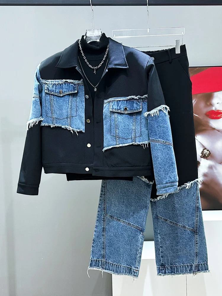 

Модный комплект: джинсовая куртка и прямые брюки для мужчин – дизайнерская находка, создающая ощущение роскоши. Весенняя коллекция.