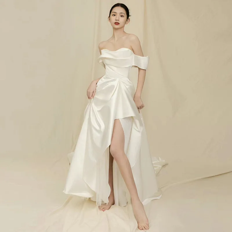 abito-da-sposa-di-lusso-leggero-elegante-di-fascia-alta-con-spalle-scoperte-abito-da-ricevimento-di-nozze-in-raso-stile-francese-con-strascico