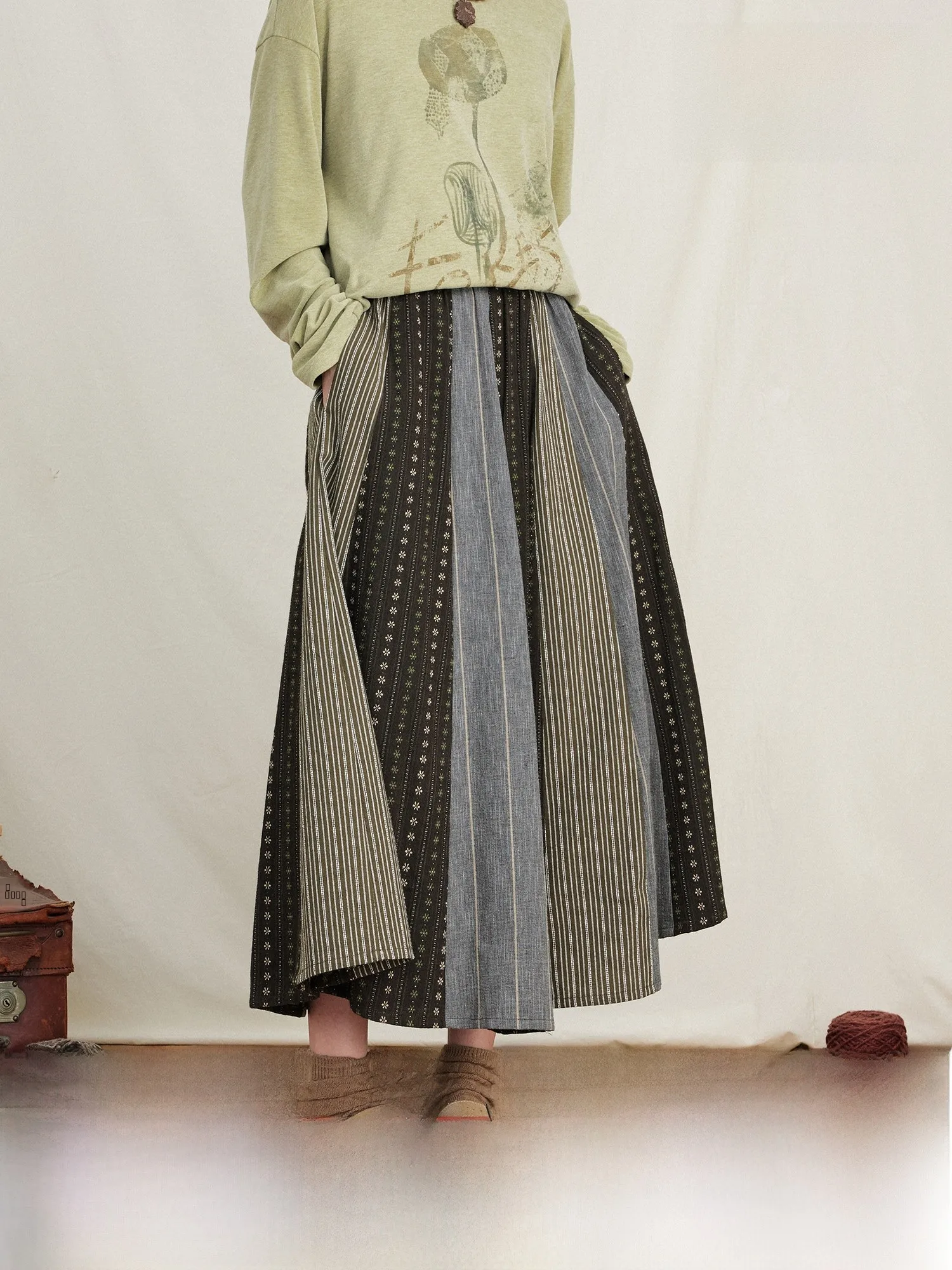 

Оригинальный дизайн Volcano: Повседневная юбка А-силуэта с гибкой талией, широким подолом и цветными вставками для женщин