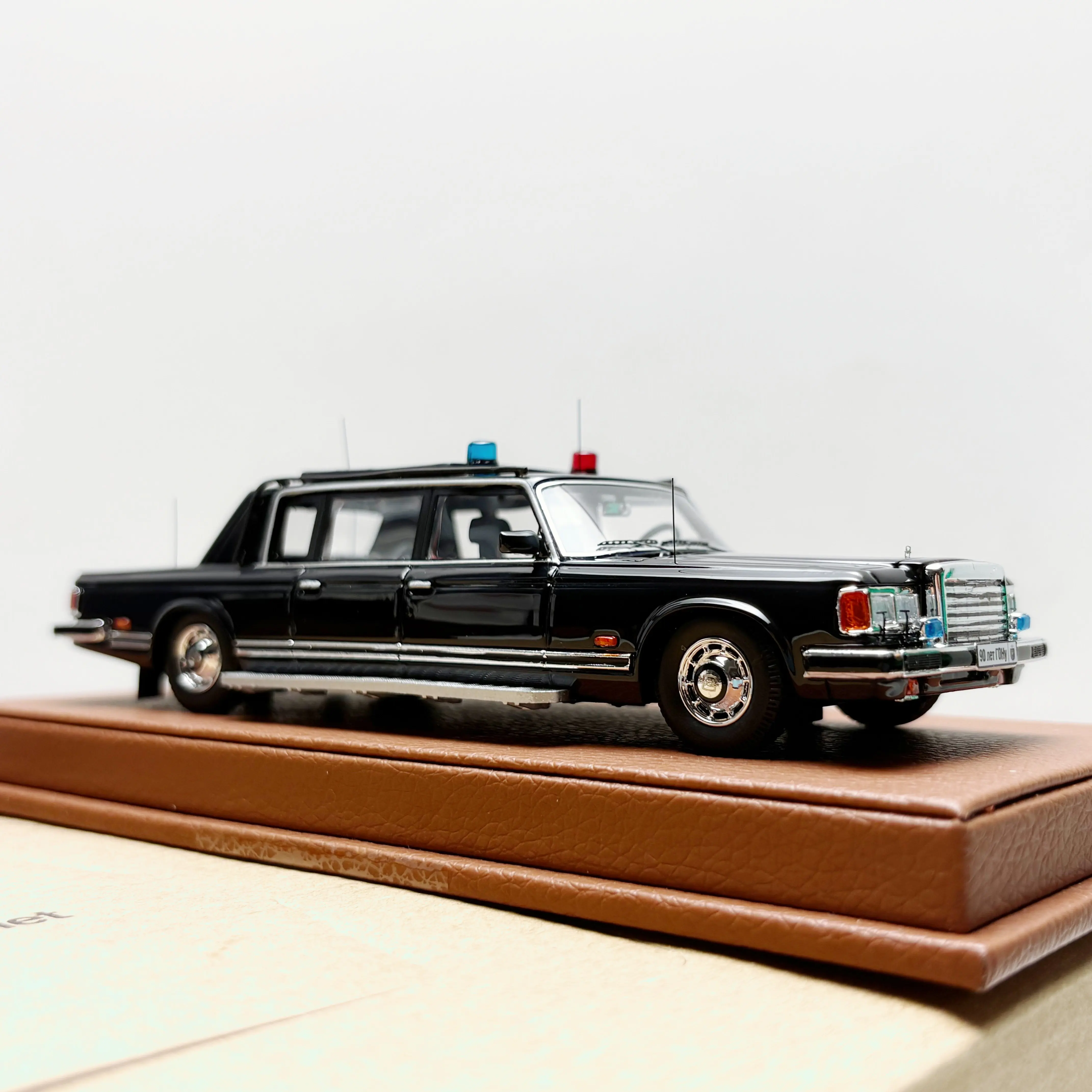 ASTOY 1/43 Maßstab Gil-41072 Scorpion Presidential Guard Car Resin-Automodell