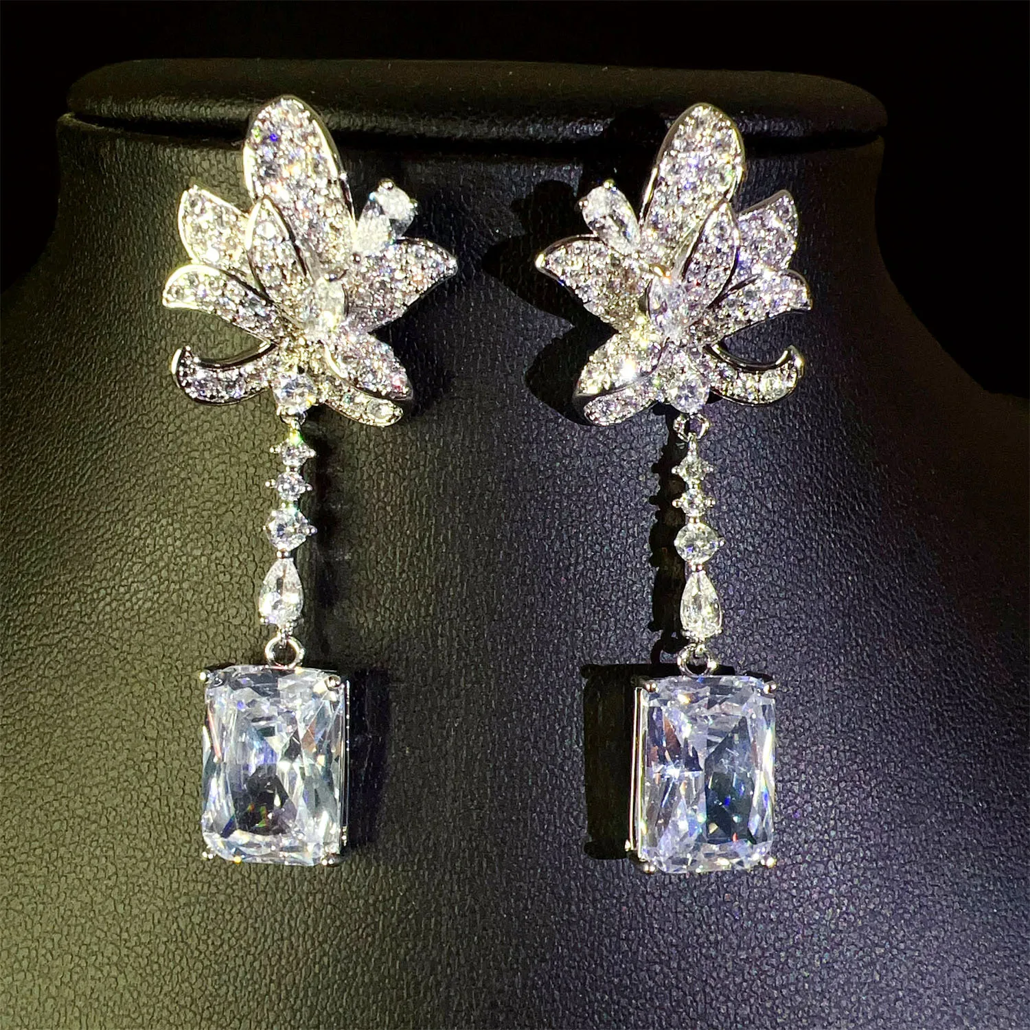 orecchini-pendenti-a-forma-di-fiore-placcati-oro-e-argento-con-zirconi-scintillanti-orecchini-eleganti-da-donna-per-matrimoni-serate-e-anniversari
