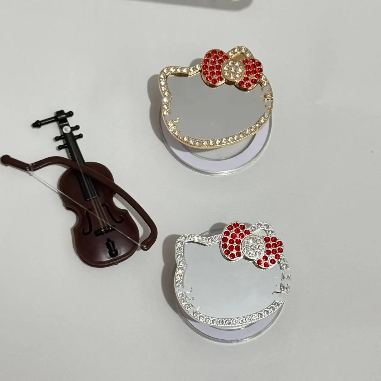 

Зеркальная подставка для телефона с бриллиантами, милая портативная масштабируемая подставка с героями мультфильмов аниме, магнитная и подушка безопасности, доступна в двух техниках