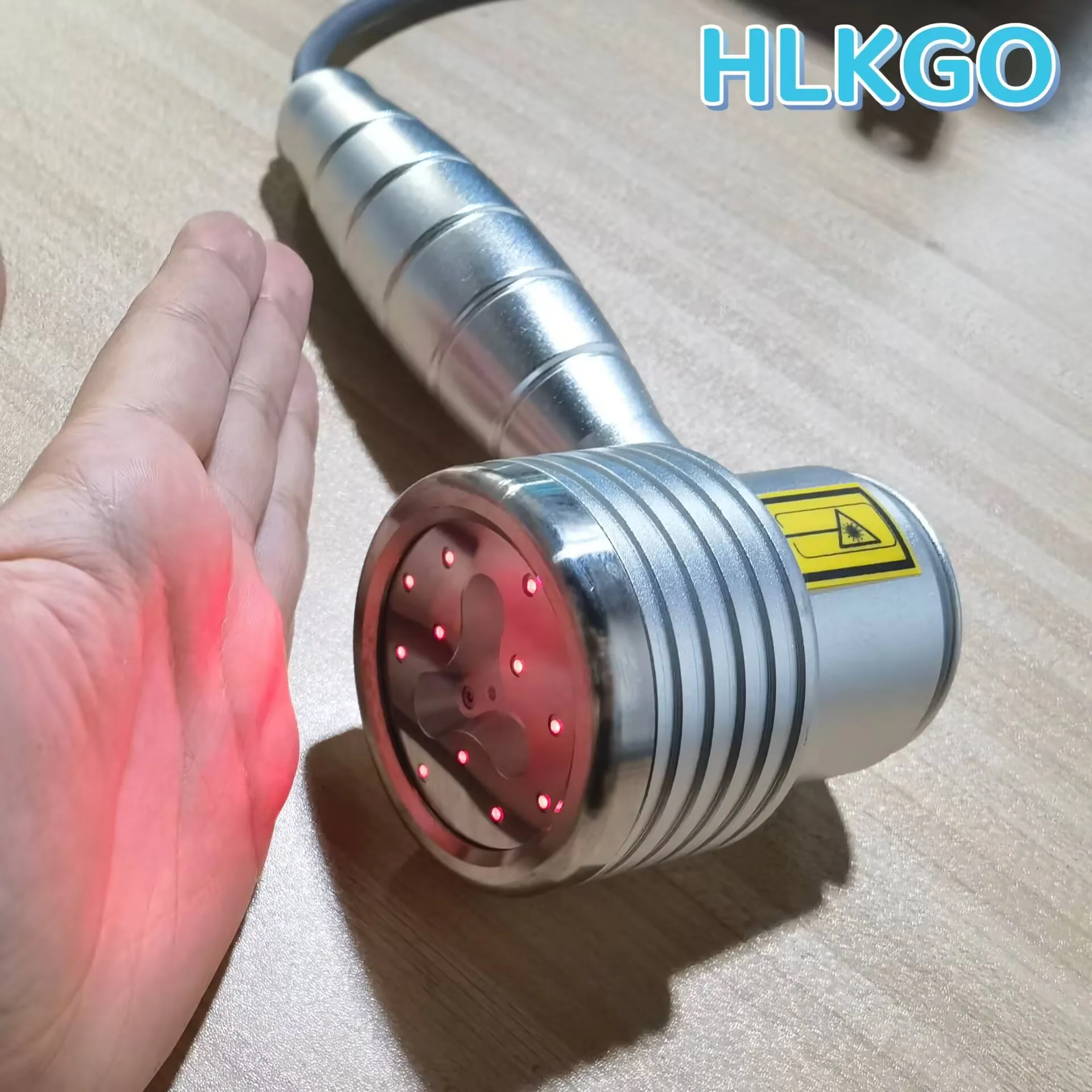 

Усовершенствованный инфракрасный светотерапевтический аппарат 5 Вт (6x808 нм + 11x650 нм) для физиотерапии и снятия боли